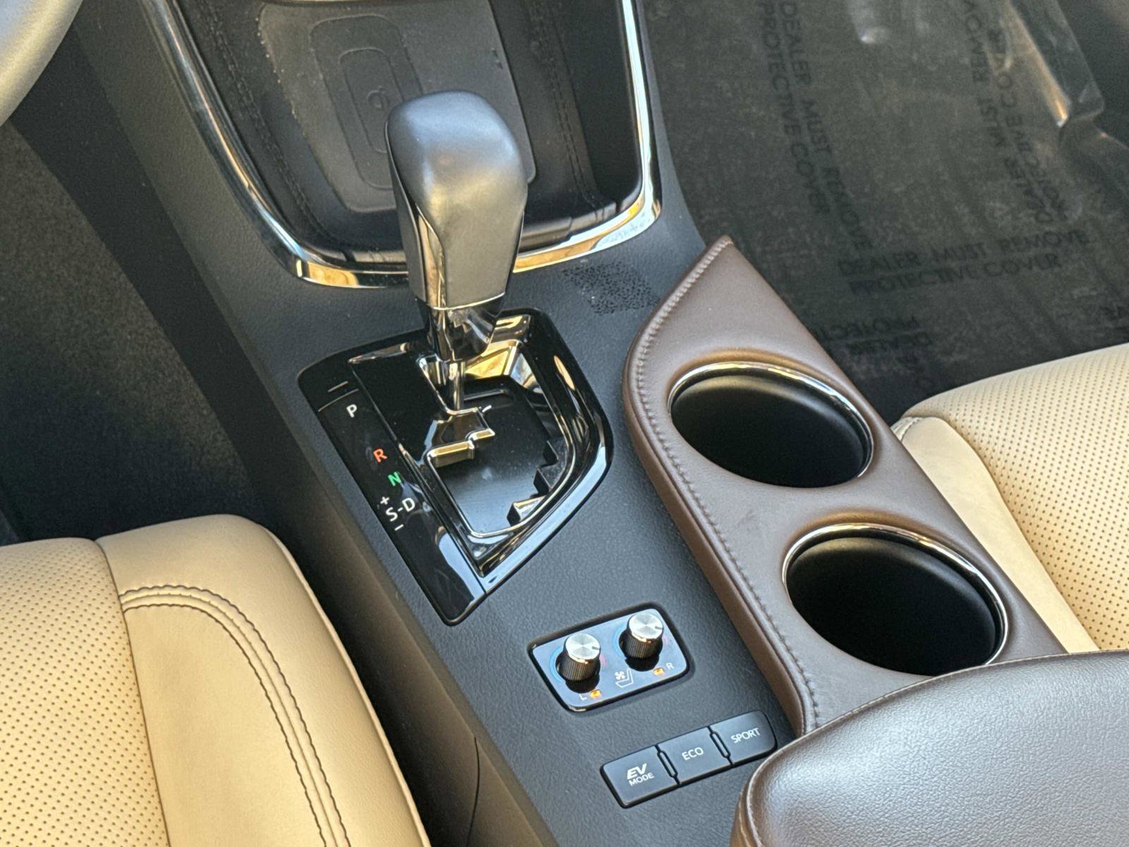 Used 2016 Toyota Avalon Limited w/ Toyota Safety Sense Package image 5