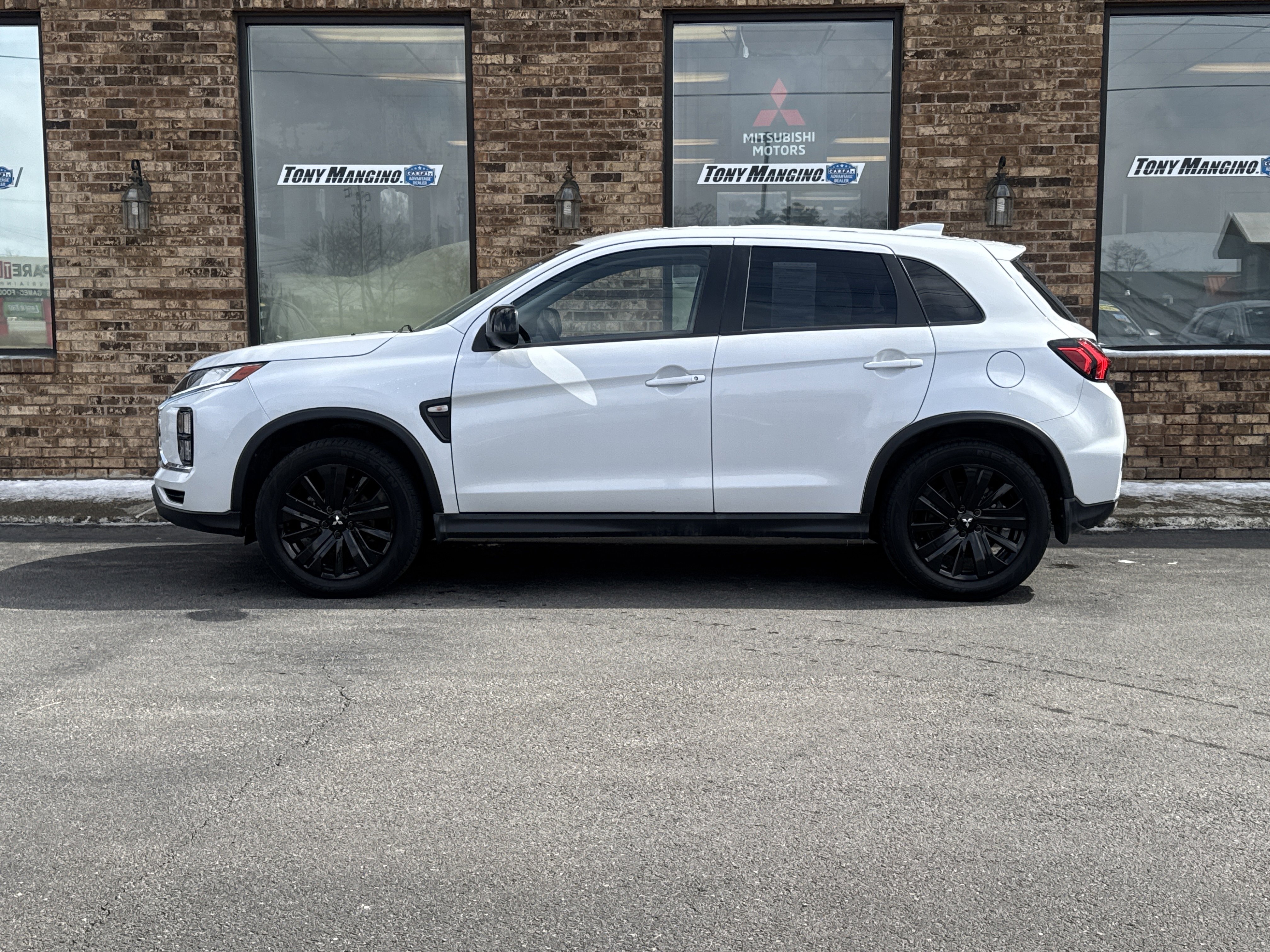 Used 2023 Mitsubishi Outlander Sport LE image 2