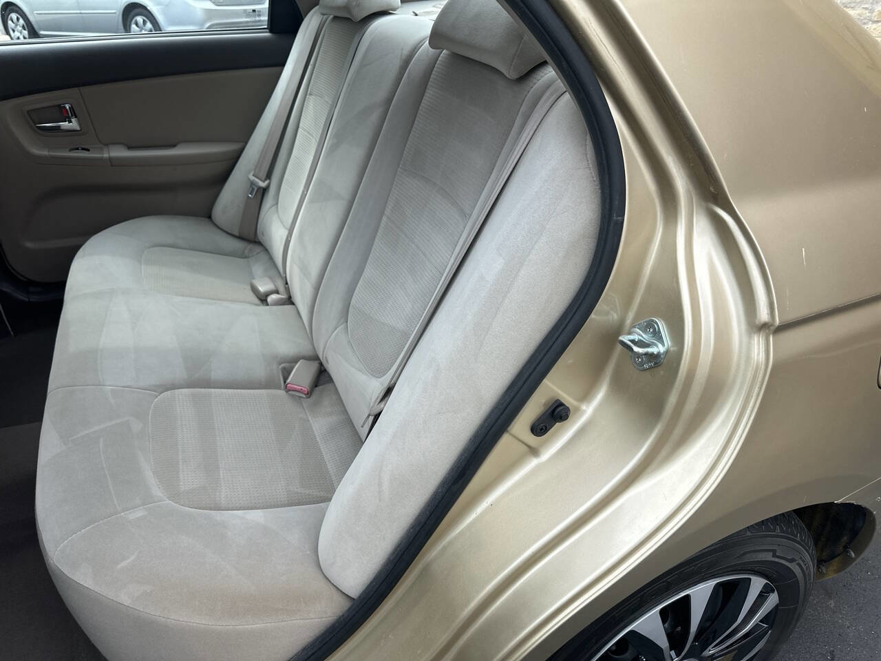 Used 2009 Kia Spectra EX image 8