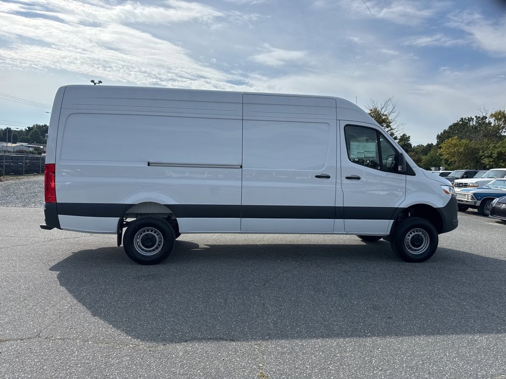 Used 2025 Mercedes-Benz Sprinter 2500 image 6