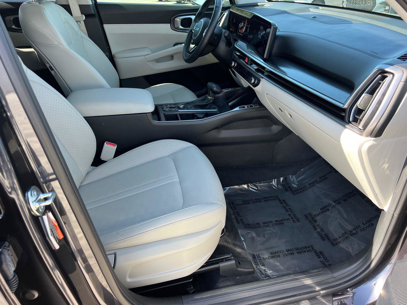 Used 2025 Kia Sorento S w/ Panoramic Sunroof Package image 13