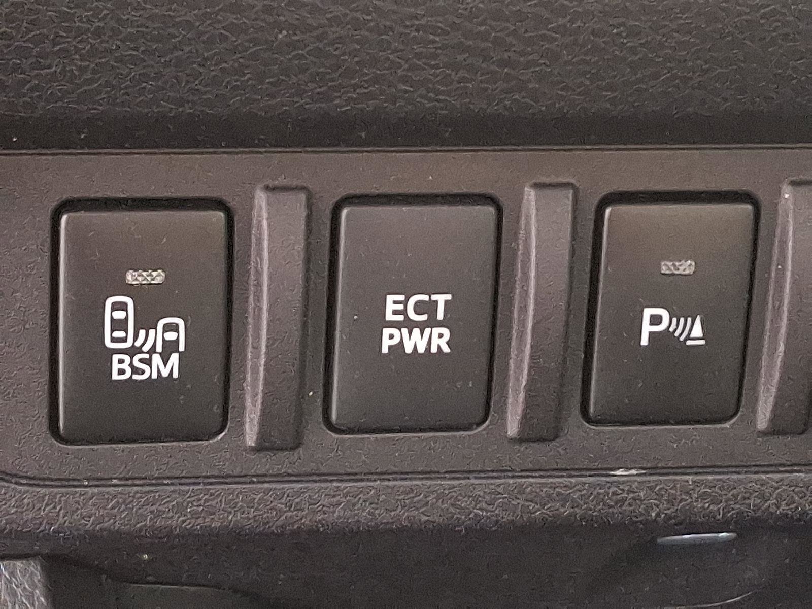 Used 2018 Toyota Tacoma Limited image 25