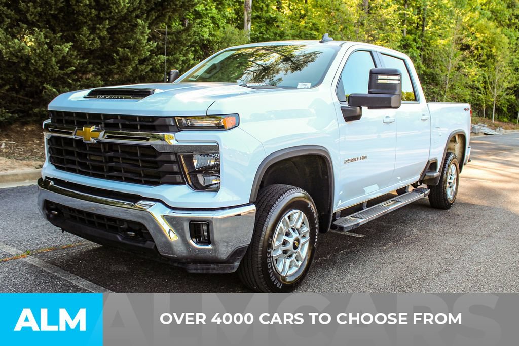 Used 2025 Chevrolet Silverado 2500 LT w/ Convenience Package AWD/4WD image 2