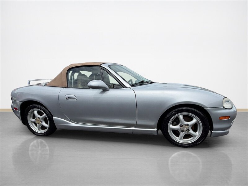 Used 2000 MAZDA MX-5 Miata RWD image 2