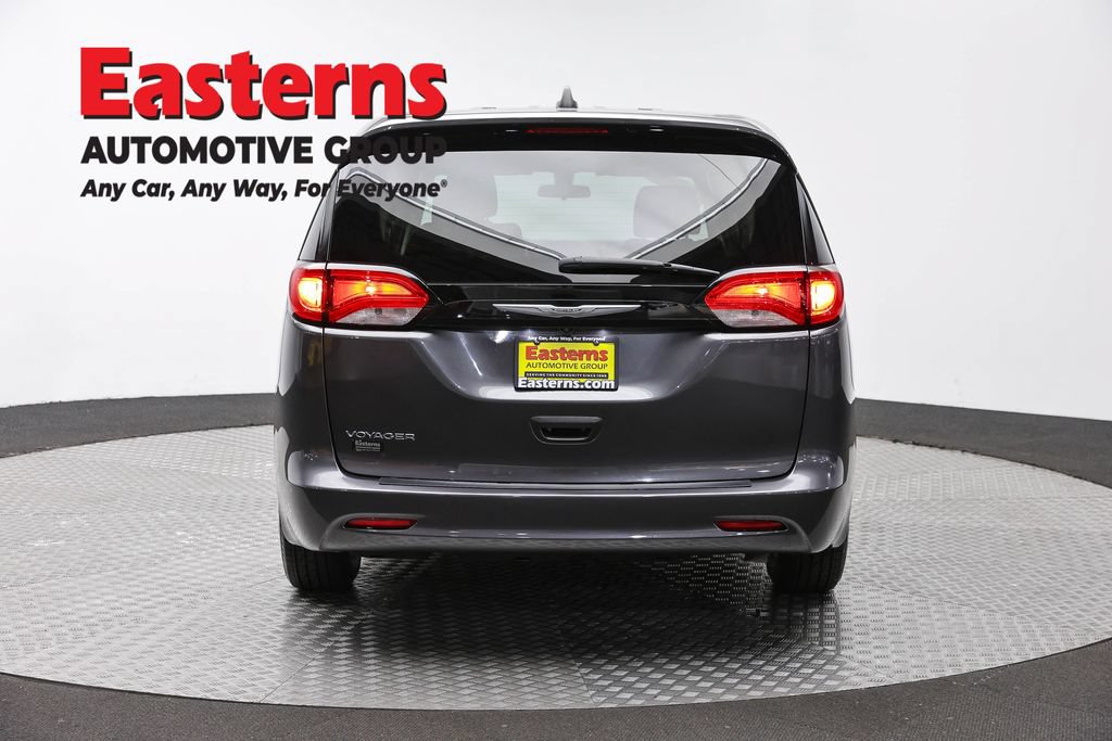 Used 2022 Chrysler Voyager LX FWD image 6