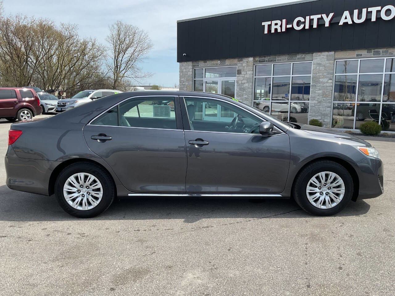 Used 2012 Toyota Camry LE FWD image 9