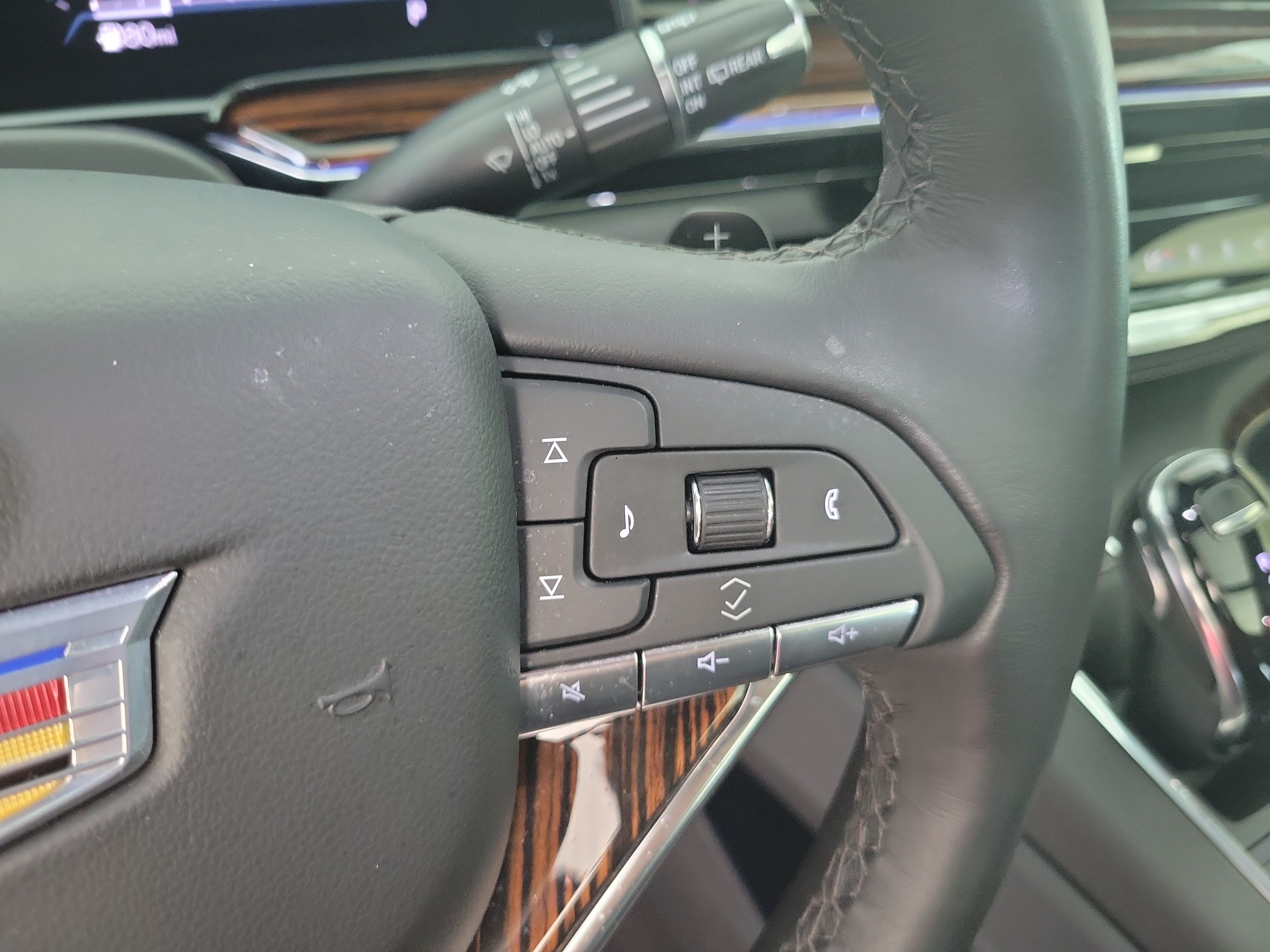 Used 2023 Cadillac Escalade Premium Luxury RWD image 30