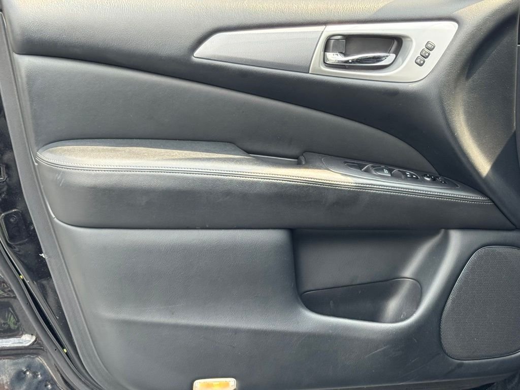 Used 2019 Nissan Pathfinder SL FWD image 18