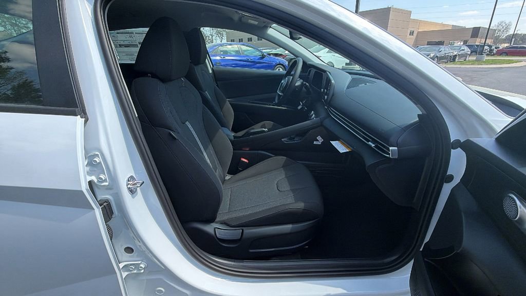 New 2026 Hyundai Elantra SE w/ Cargo Package image 13