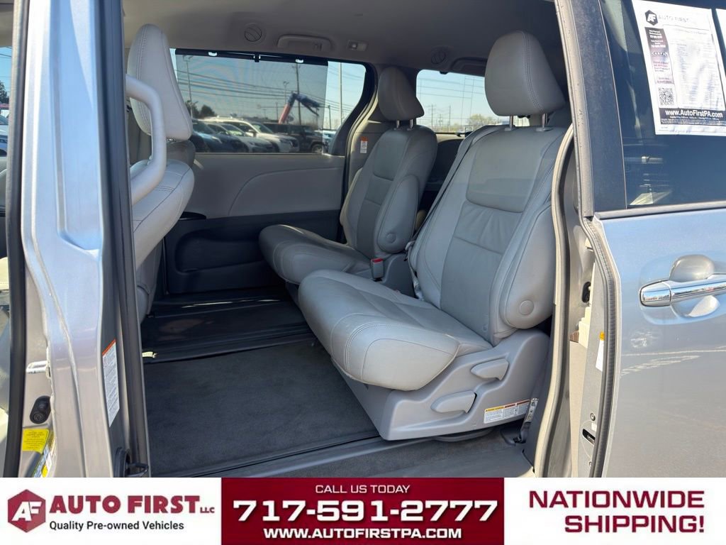 Used 2018 Toyota Sienna XLE w/ XLE Navigation Package FWD image 12