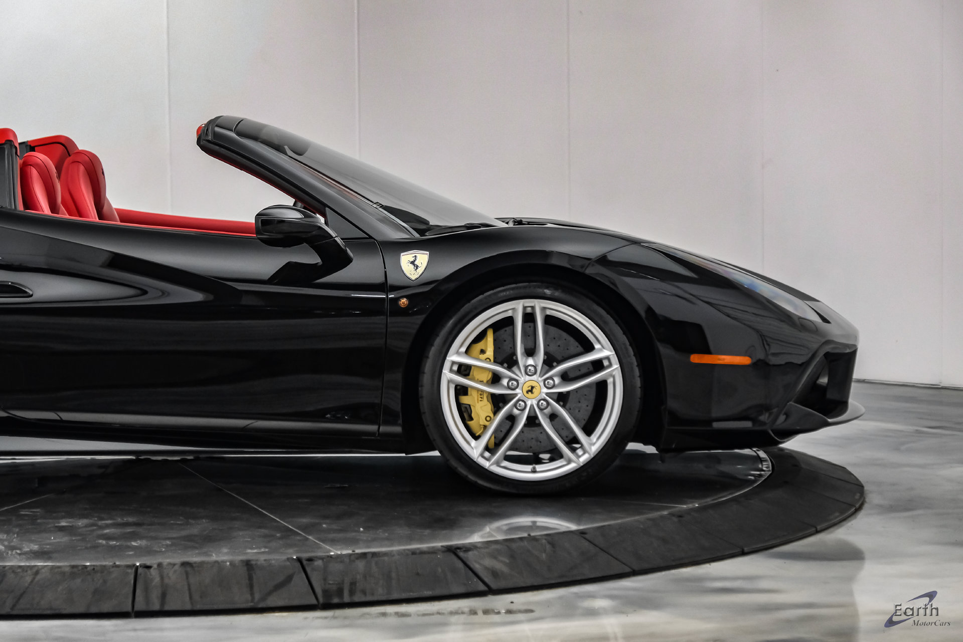 Used 2018 Ferrari 488 Spider RWD image 30