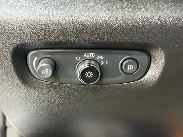 Used 2021 Chevrolet Traverse RS image 39