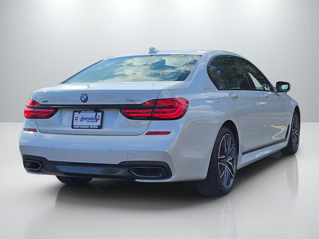 Used 2019 BMW 750i xDrive w/ M Sport Package AWD/4WD image 5