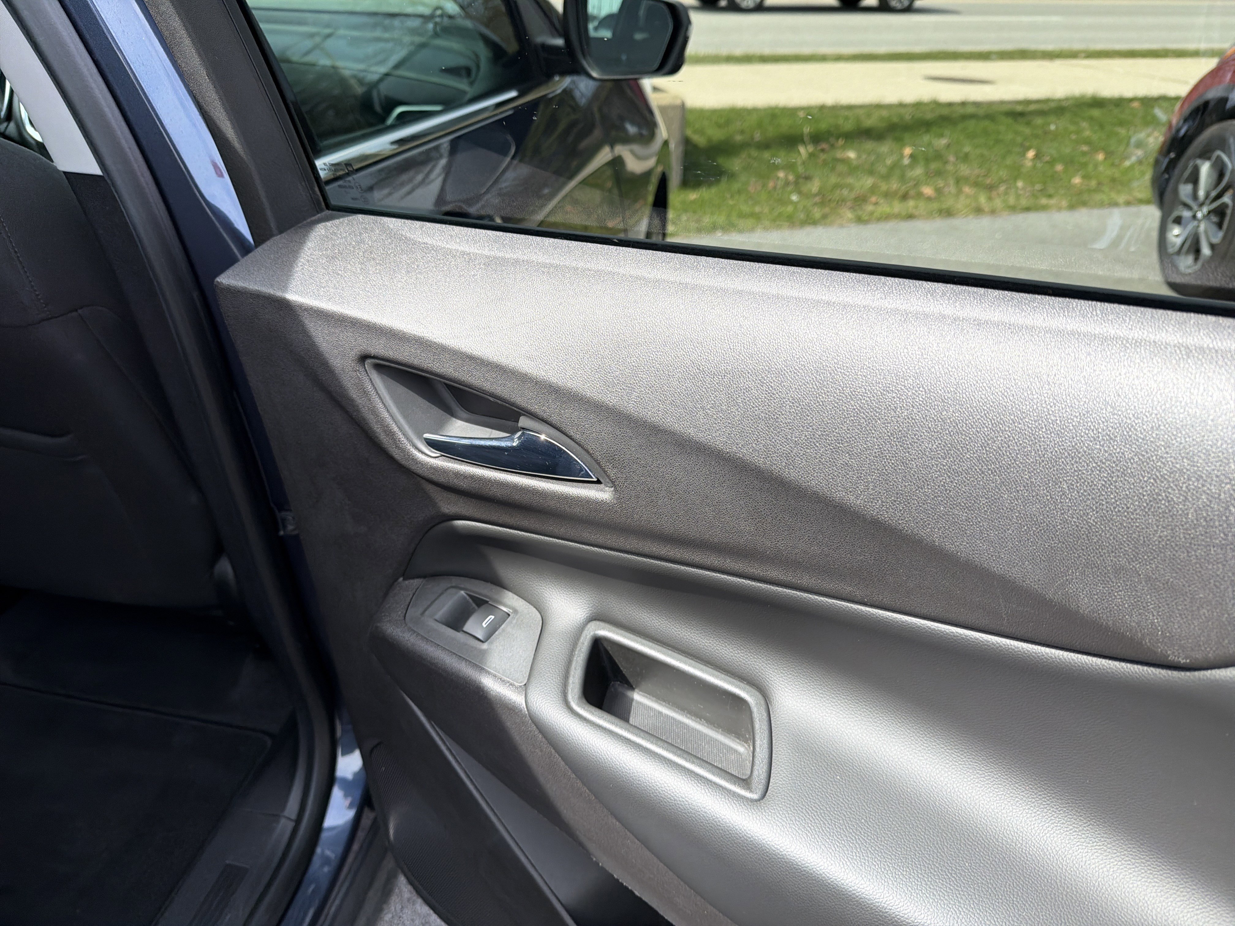 Used 2018 Chevrolet Equinox LT image 55