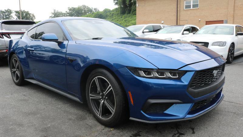 Used 2024 Ford Mustang Coupe RWD image 3