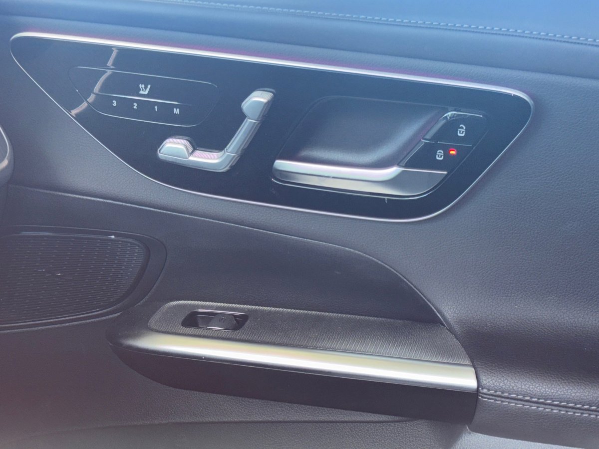 Used 2024 Mercedes-Benz GLC 300 image 30