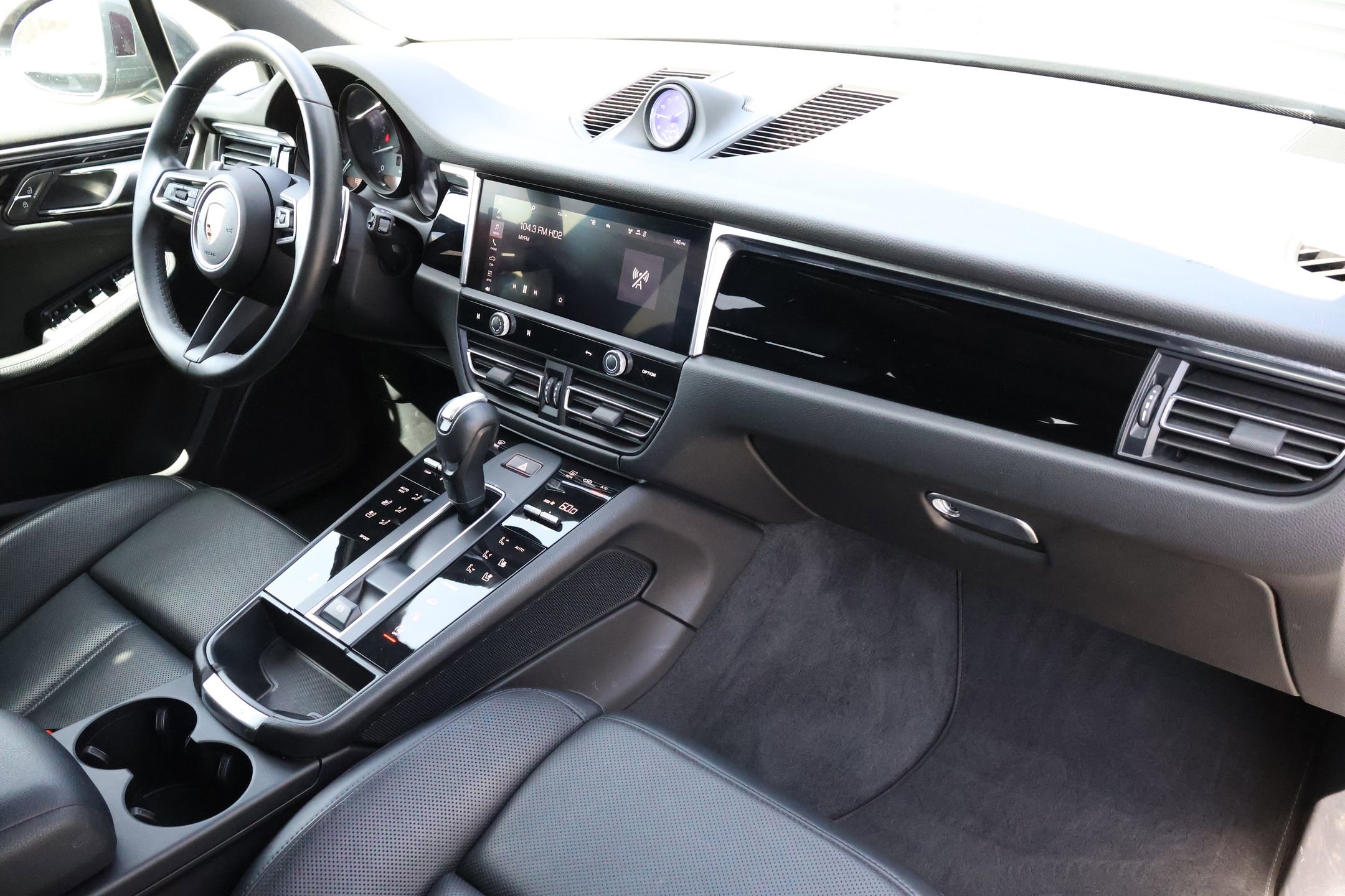 Certified 2023 Porsche Macan image 27