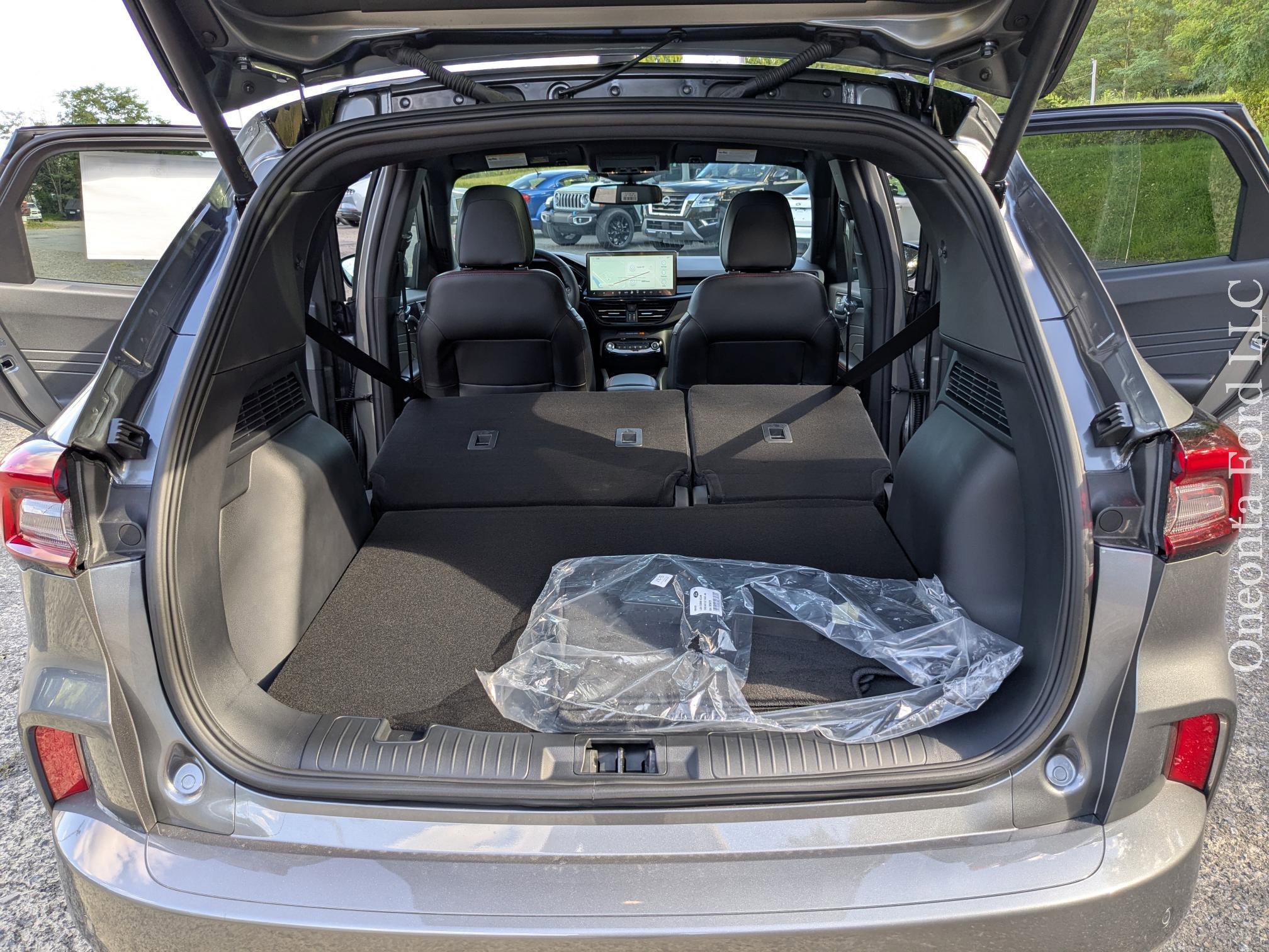 New 2025 Ford Escape ST-Line Elite image 34