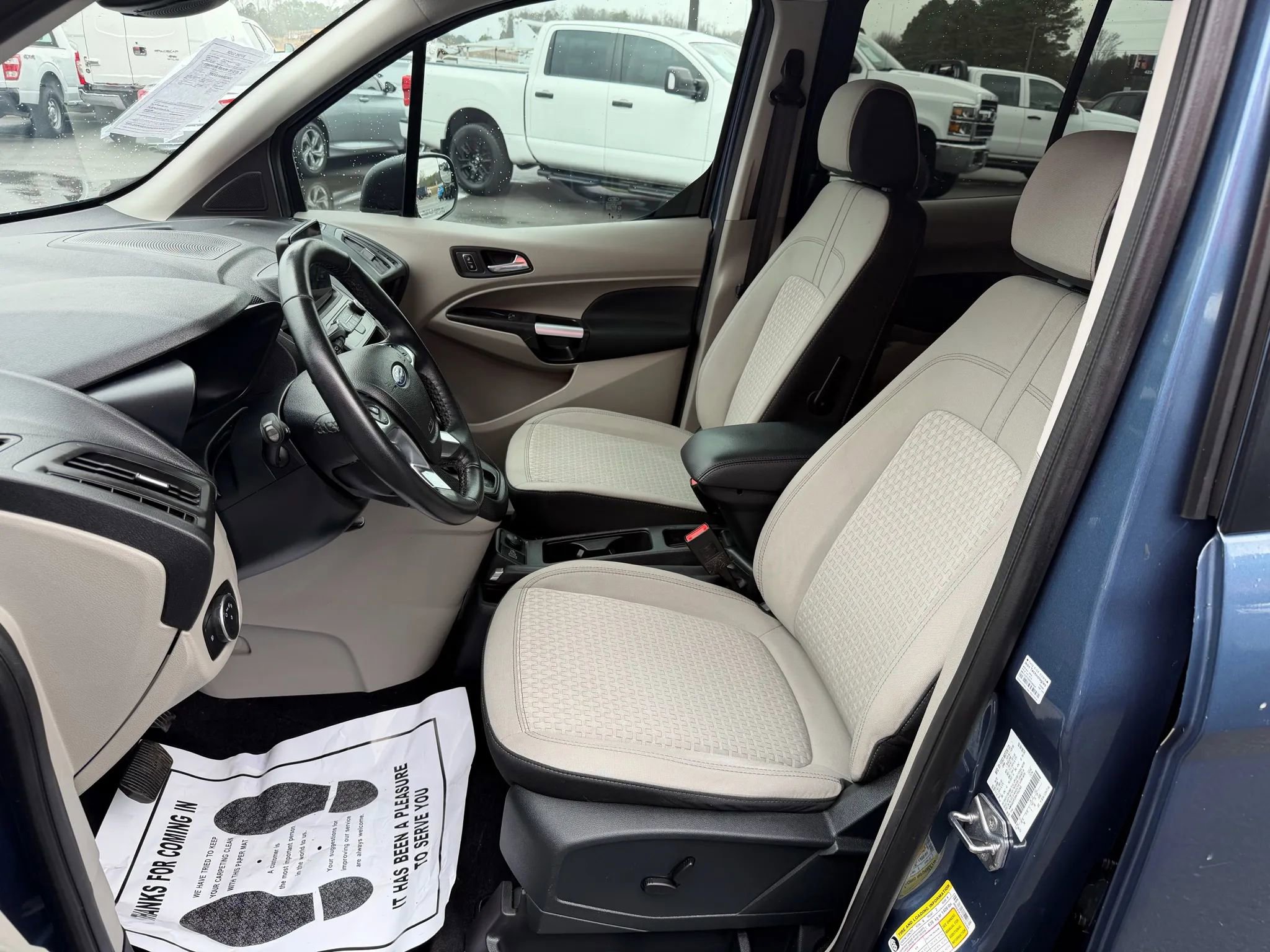 Used 2022 Ford Transit Connect XLT FWD image 5