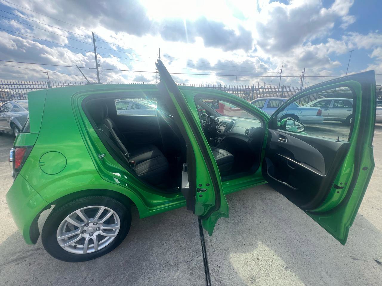 Used 2016 Chevrolet Sonic LT w/ Fun and Sun Package FWD image 32