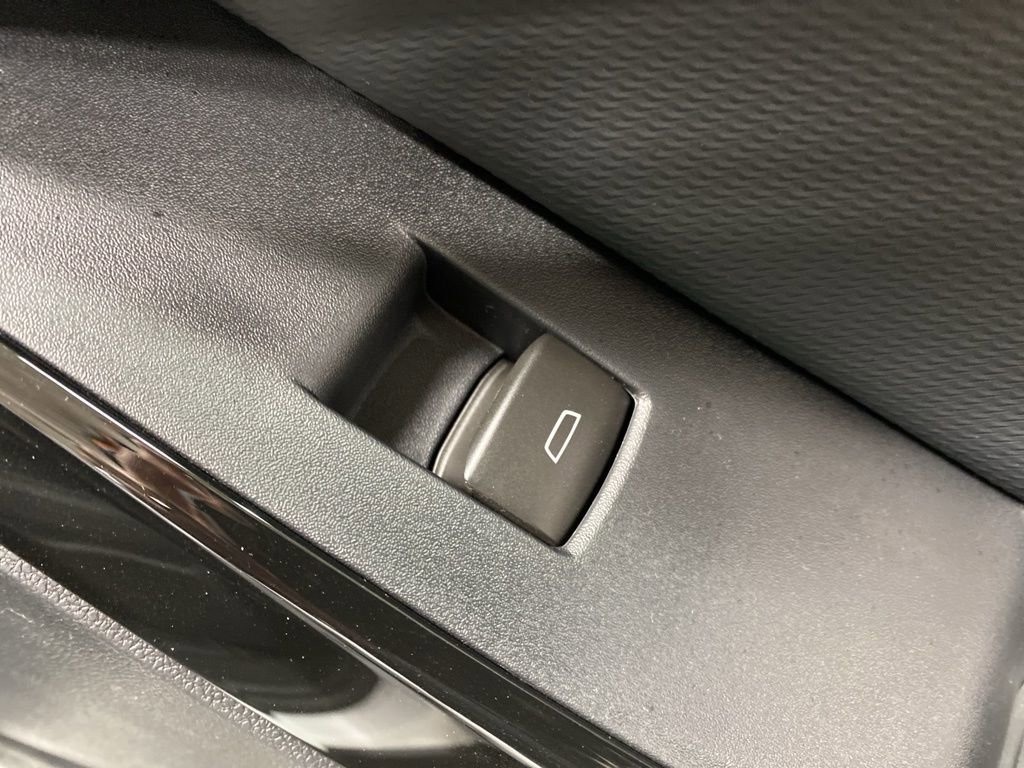 New 2026 Chevrolet Equinox LT w/ Convenience Package II image 29