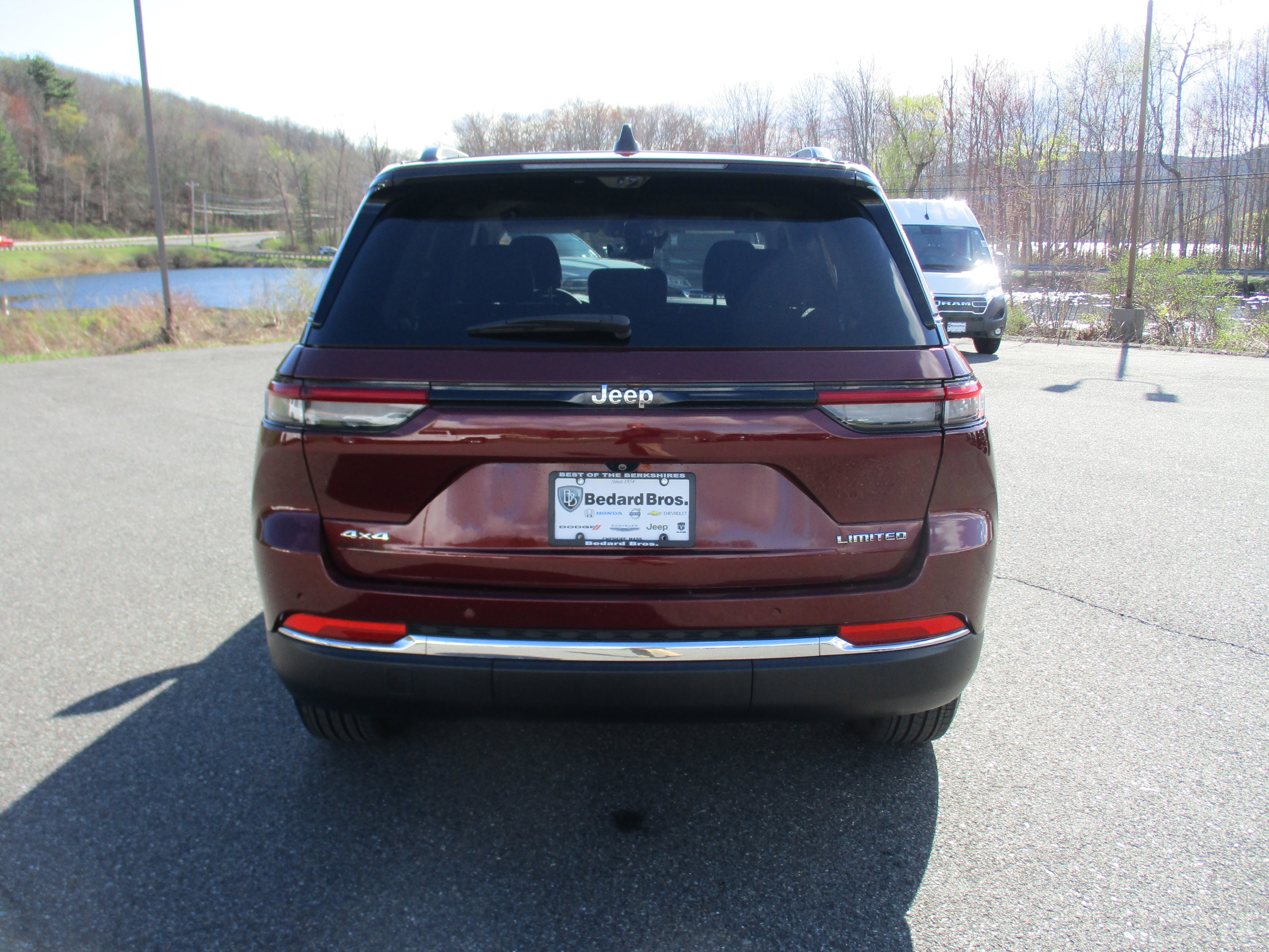 Used 2023 Jeep Grand Cherokee Limited w/ Luxury Tech Group II AWD/4WD image 6