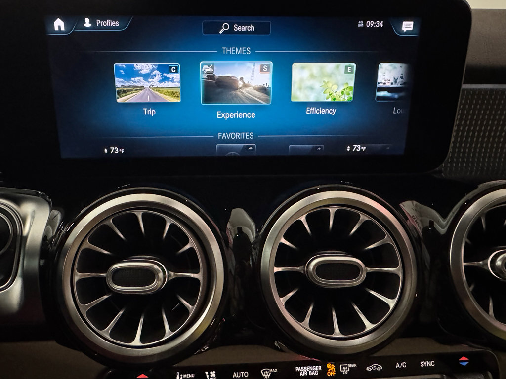 Used 2021 Mercedes-Benz GLB 250 w/ Premium Package image 31
