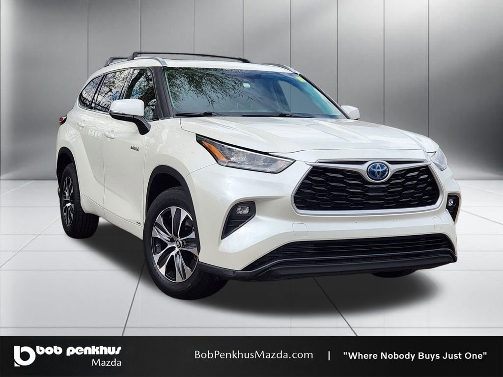 Used 2020 Toyota Highlander XLE AWD/4WD image 1