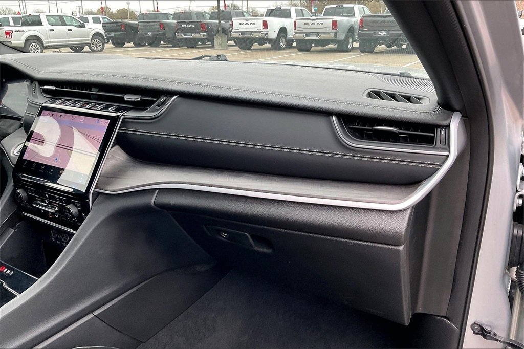 Used 2024 Jeep Grand Cherokee L Limited image 16