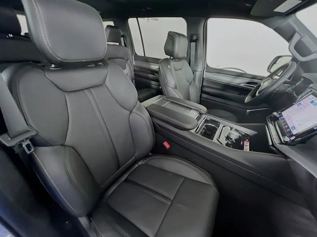 New 2026 Jeep Grand Wagoneer 4WD image 32