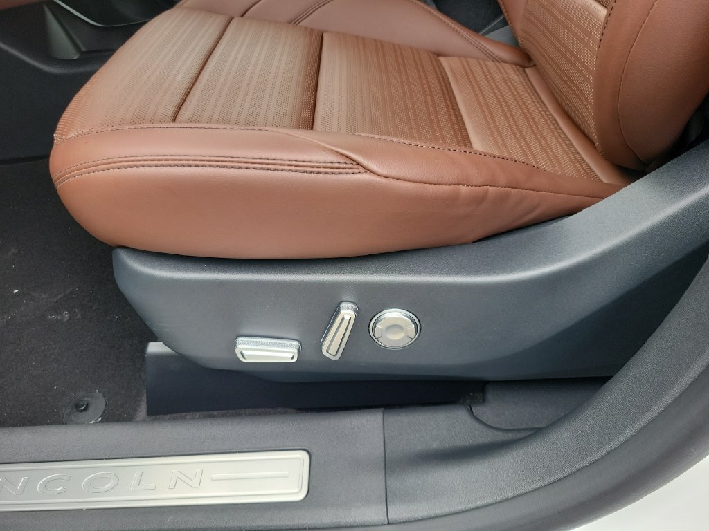Certified 2026 Lincoln Nautilus Reserve AWD/4WD image 12