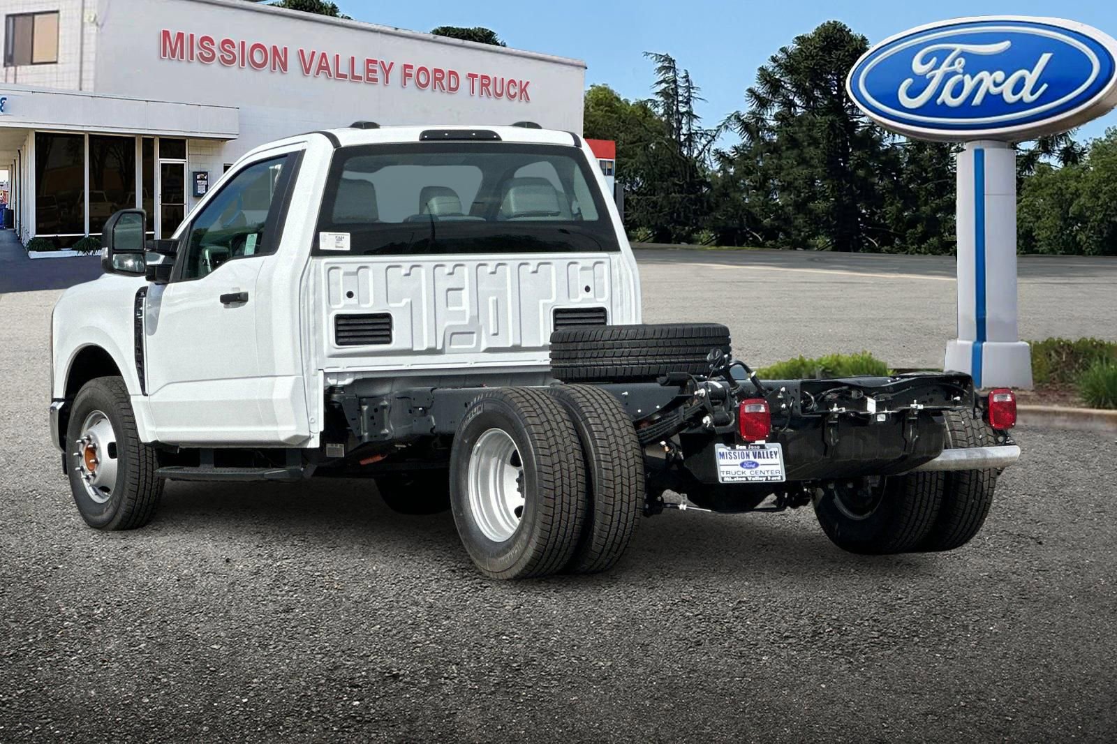 New 2026 Ford F350 XL w/ XL Chrome Package RWD image 6