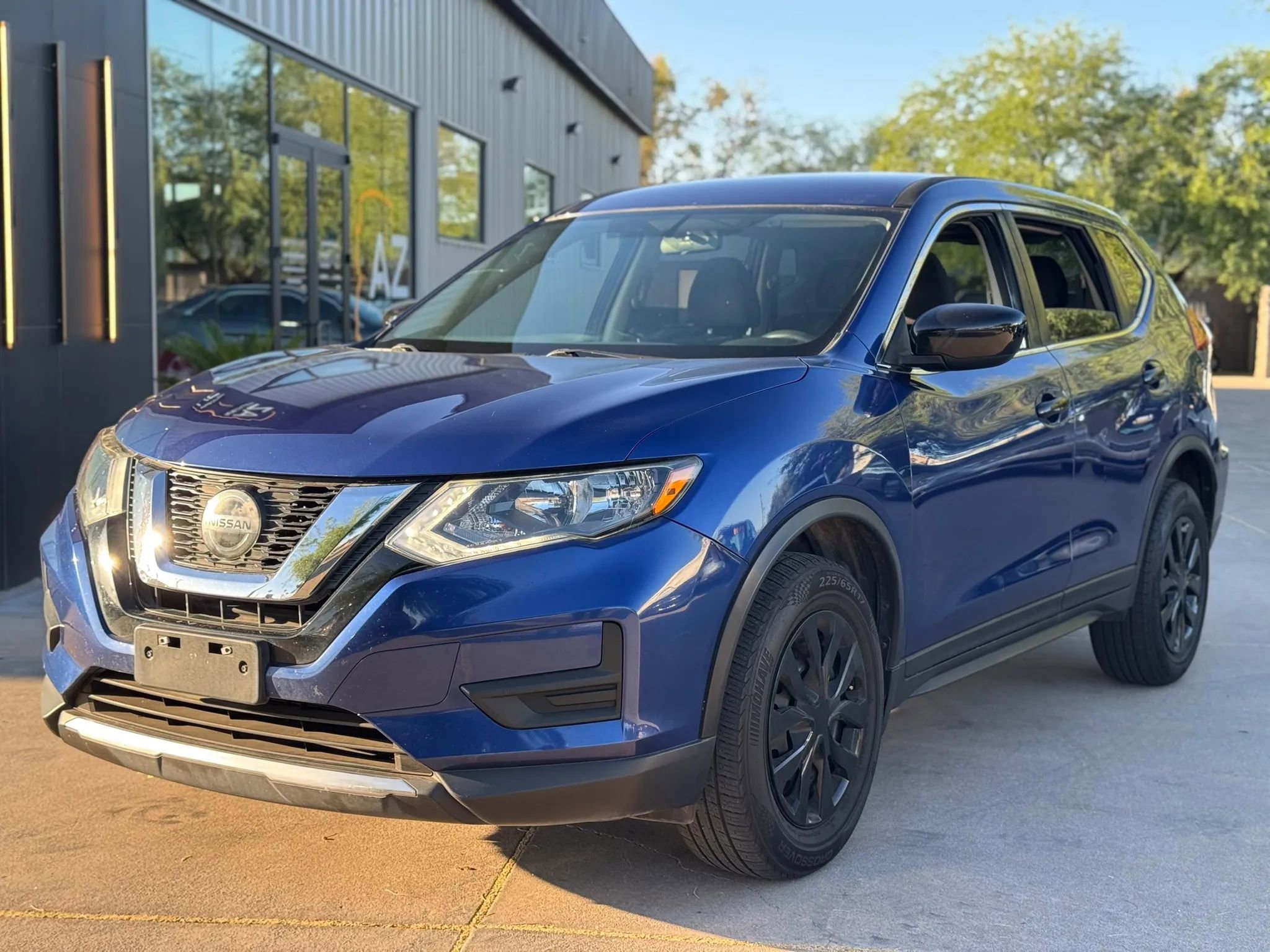 Used 2018 Nissan Rogue S image 2