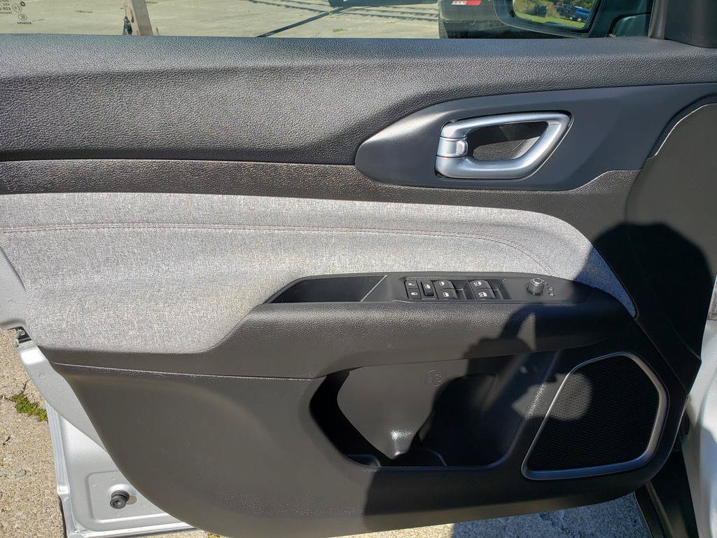 Used 2024 Jeep Compass Latitude AWD/4WD image 11