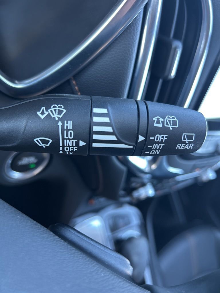 Used 2023 Chevrolet Equinox Premier image 32