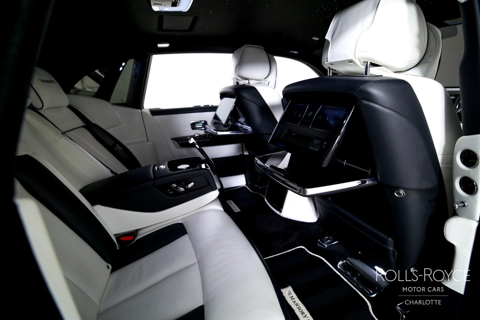 Used 2018 Rolls-Royce Phantom Sedan RWD image 30