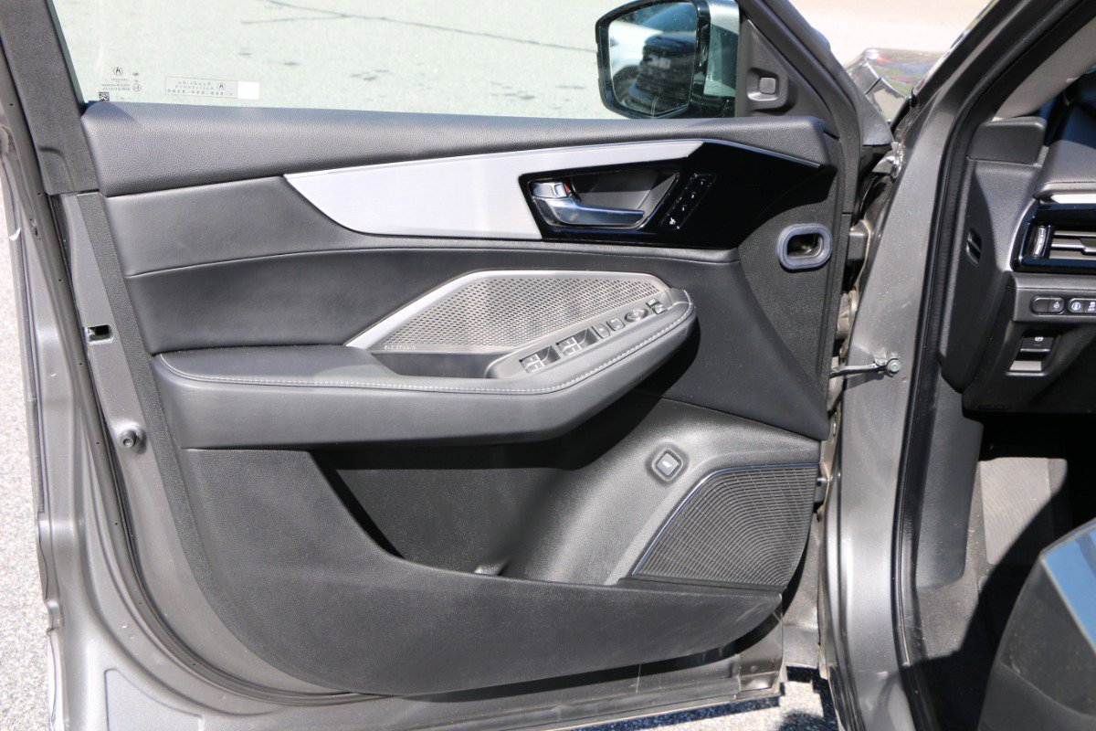Used 2024 Acura MDX SH-AWD w/ Technology Package image 16