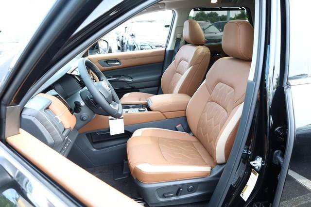 New 2026 Nissan Pathfinder Platinum AWD/4WD image 10