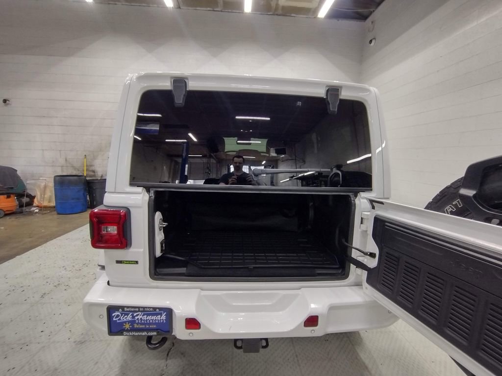 Used 2020 Jeep Wrangler Unlimited Sahara image 21
