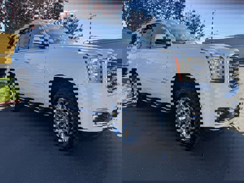 Used 2017 GMC Yukon SLT w/ Open Road Package image 3