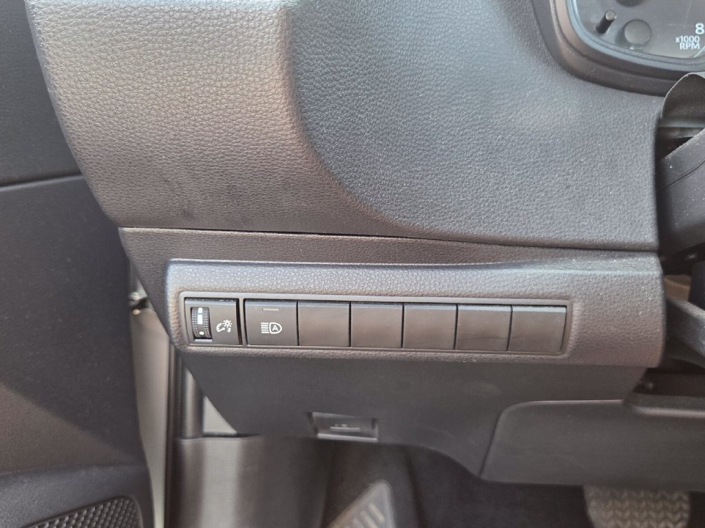 Used 2025 Toyota Corolla LE FWD image 28