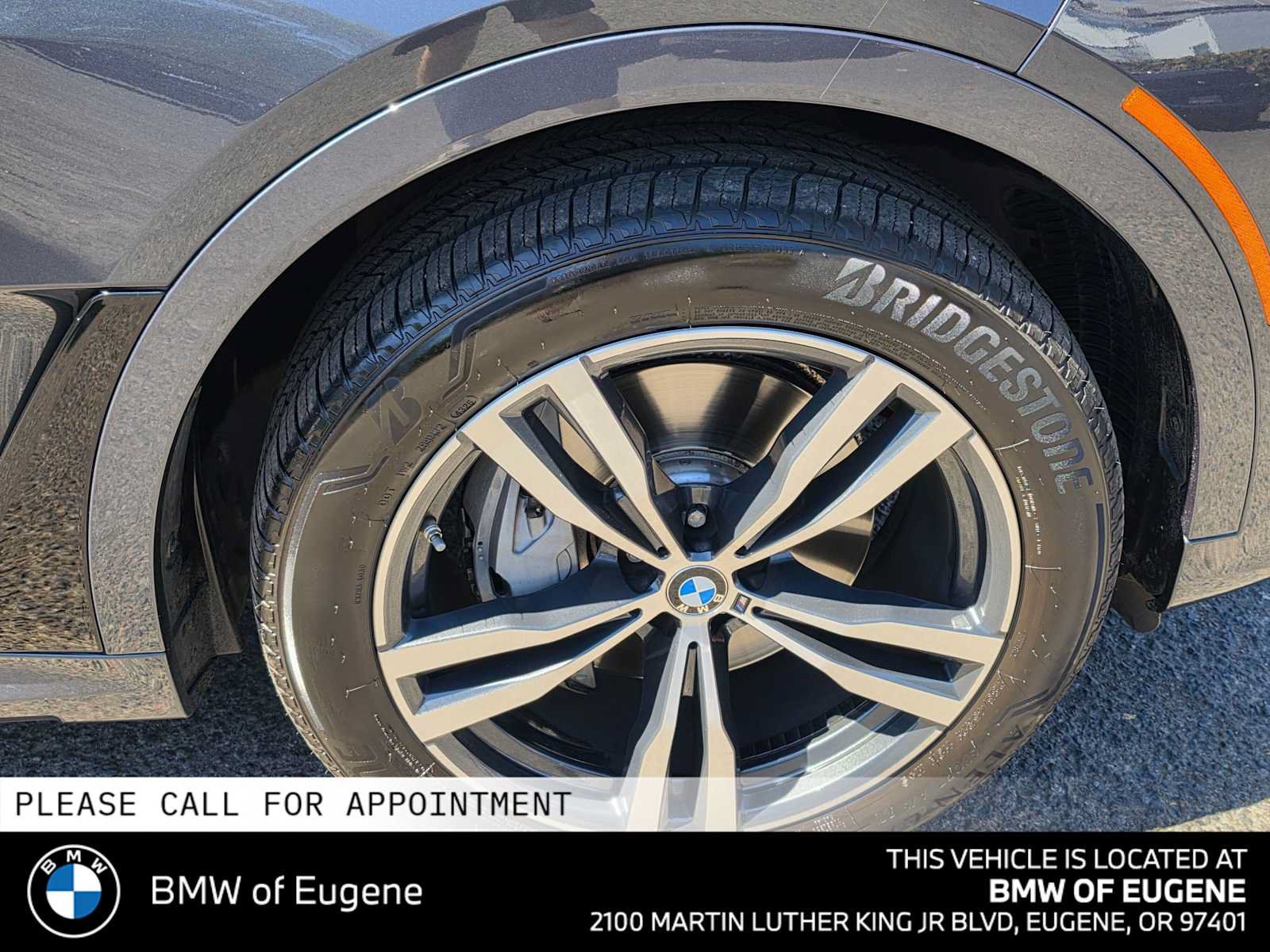 Used 2022 BMW X7 xDrive40i w/ M Sport Package AWD/4WD image 9