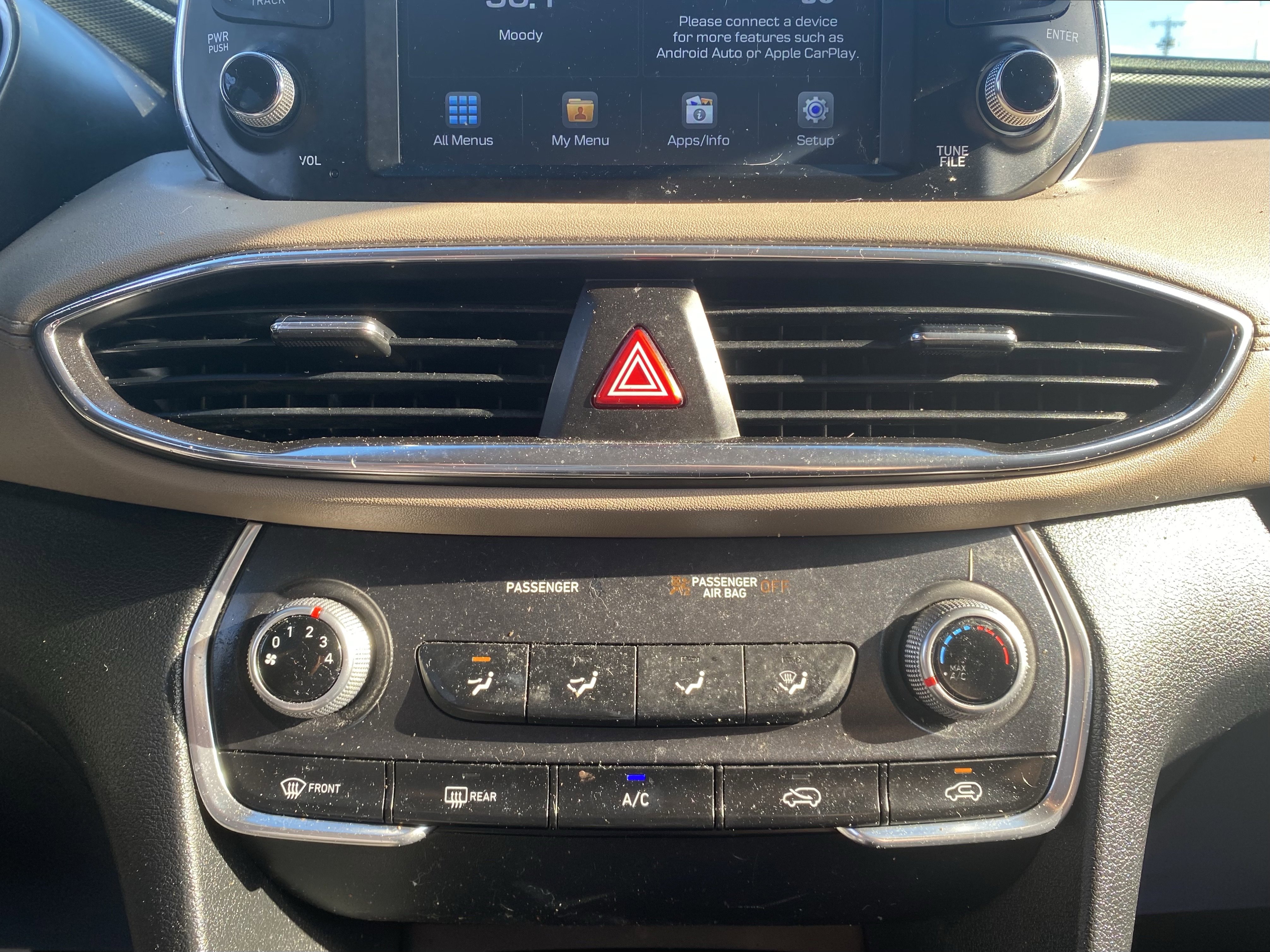 Used 2020 Hyundai Santa Fe SE image 10