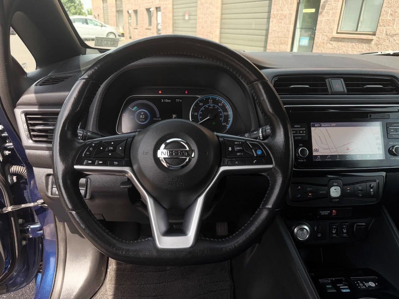 Used 2018 Nissan Leaf SV w/ SV Technology Package FWD image 11