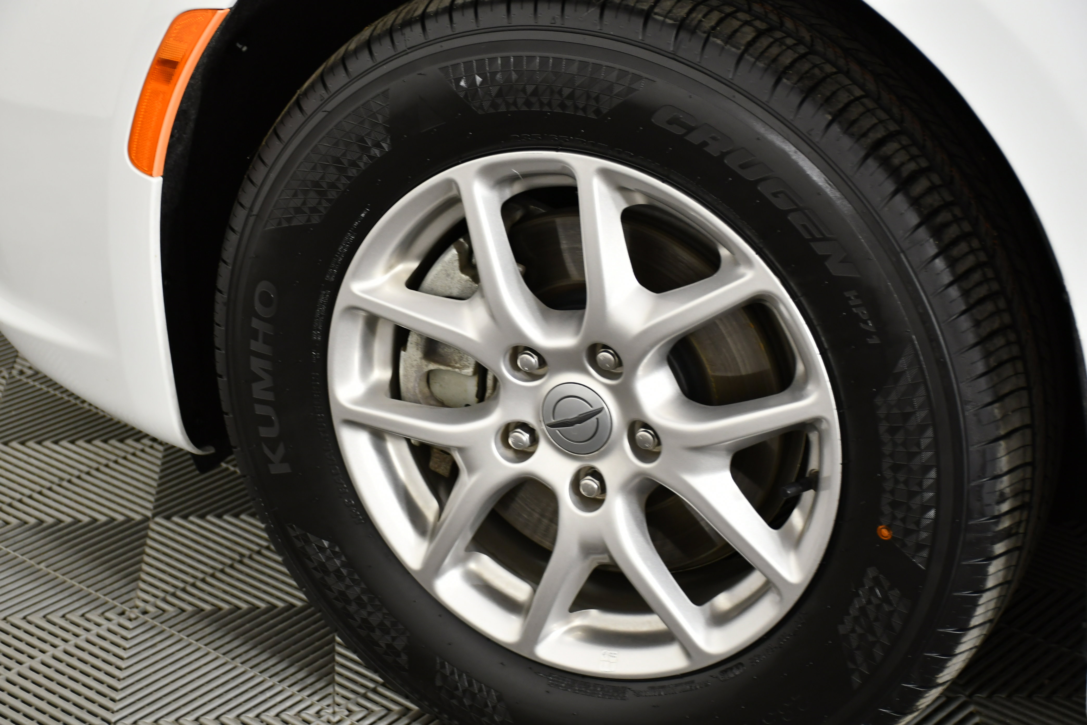 Used 2024 Chrysler Pacifica Touring-L image 51