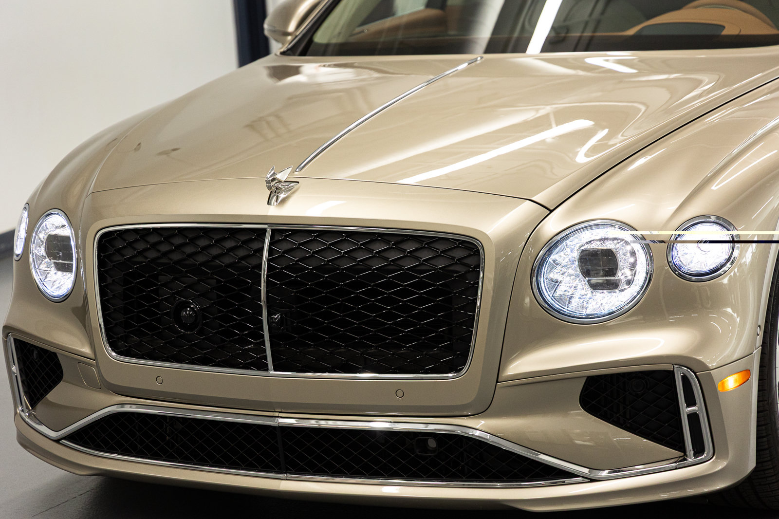 Certified 2026 Bentley Flying Spur V8 AWD/4WD image 8
