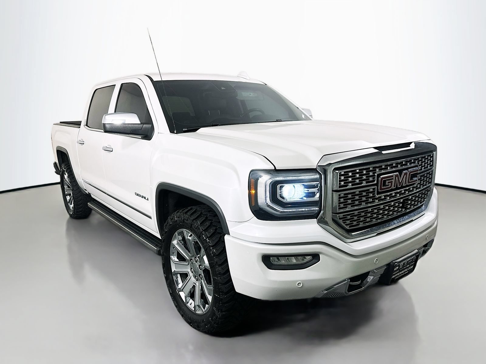 Used 2017 GMC Sierra 1500 Denali w/ Denali Ultimate Package AWD/4WD image 1