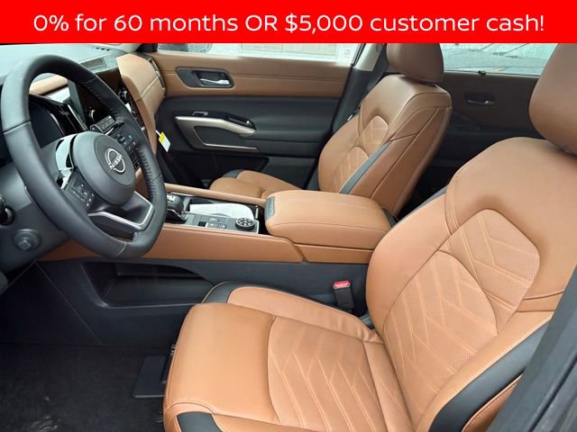 New 2025 Nissan Pathfinder Platinum w/ Black Appearance Package image 4