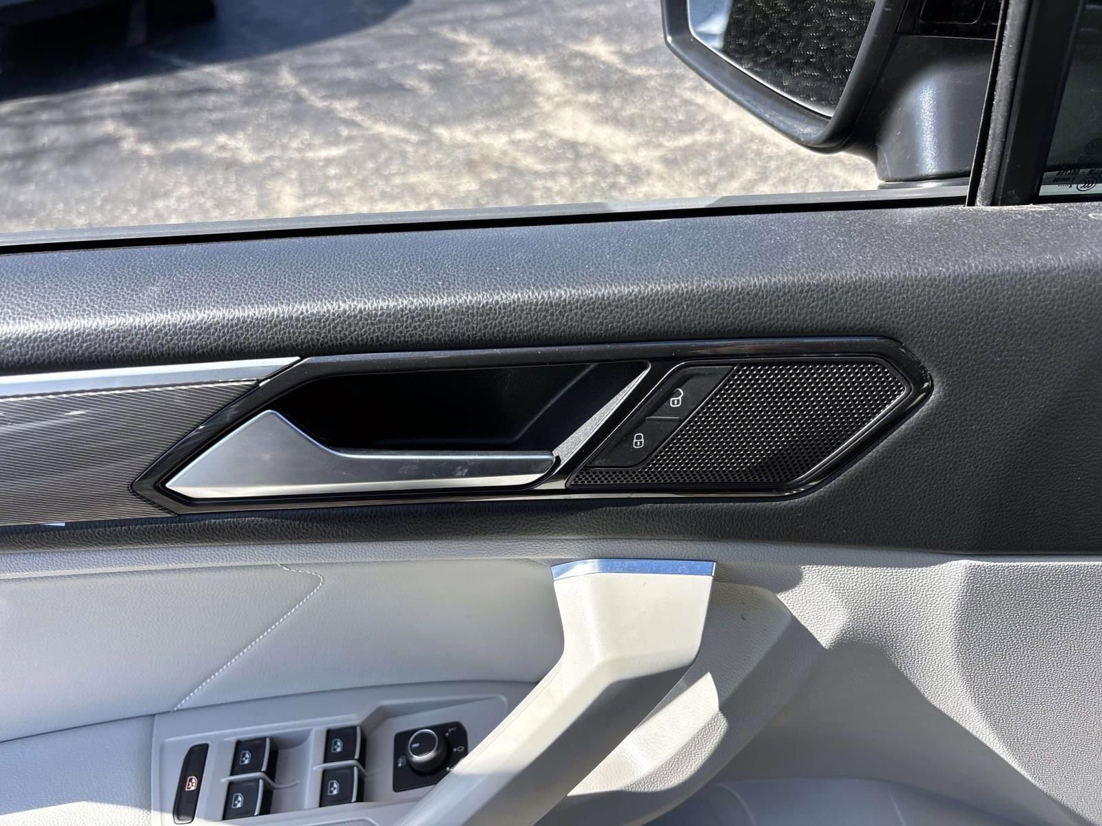 Used 2023 Volkswagen Tiguan SE R-Line image 12