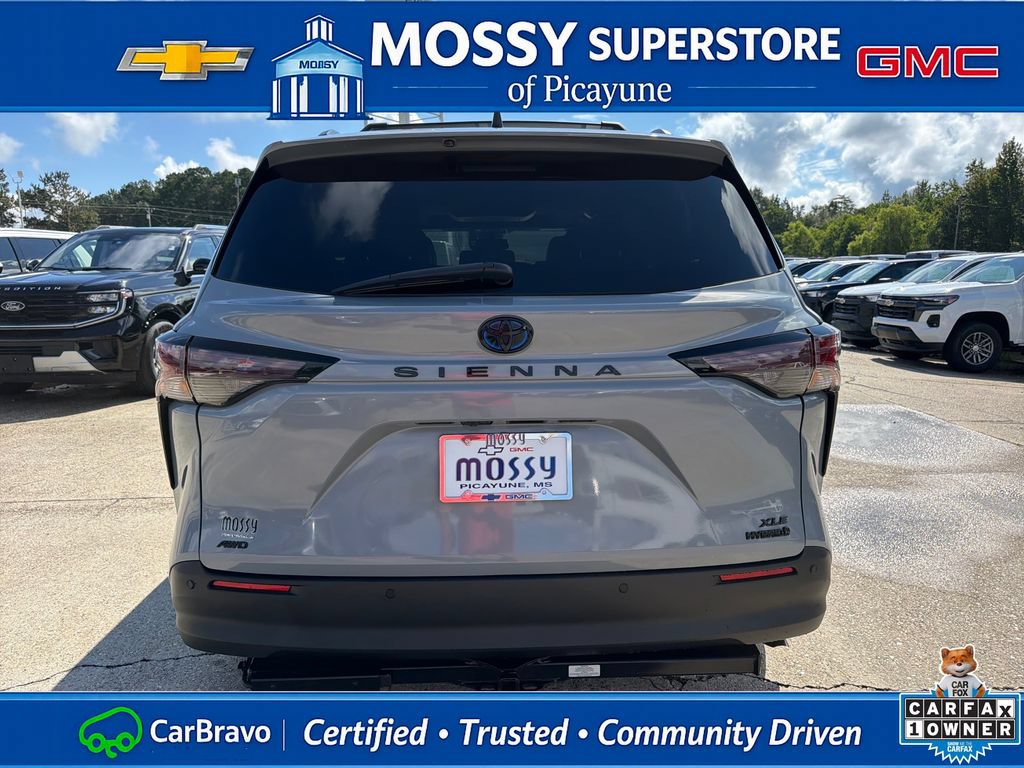 Used 2024 Toyota Sienna XLE Woodland Edition AWD/4WD image 5